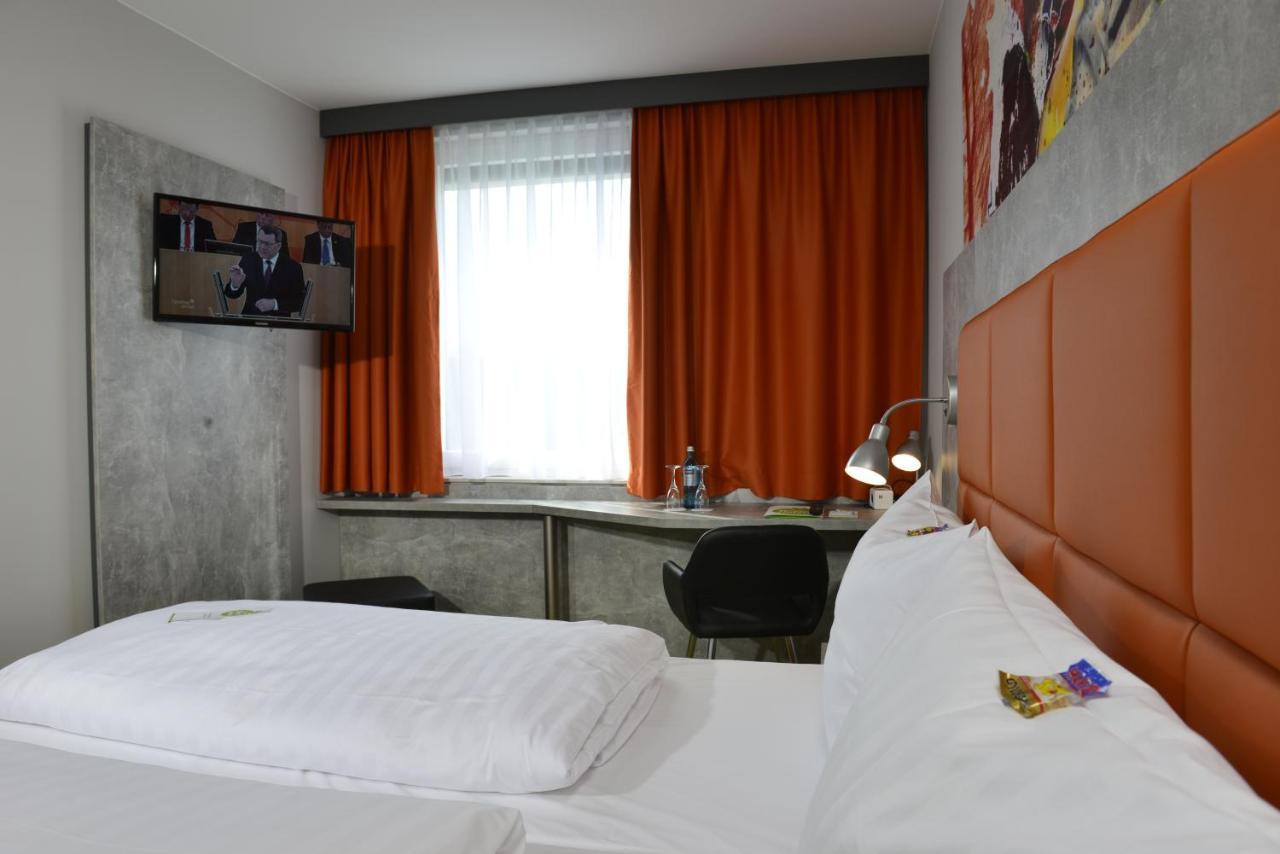 Sleepysleepy Hotel Giessen Linden  ภายนอก รูปภาพ