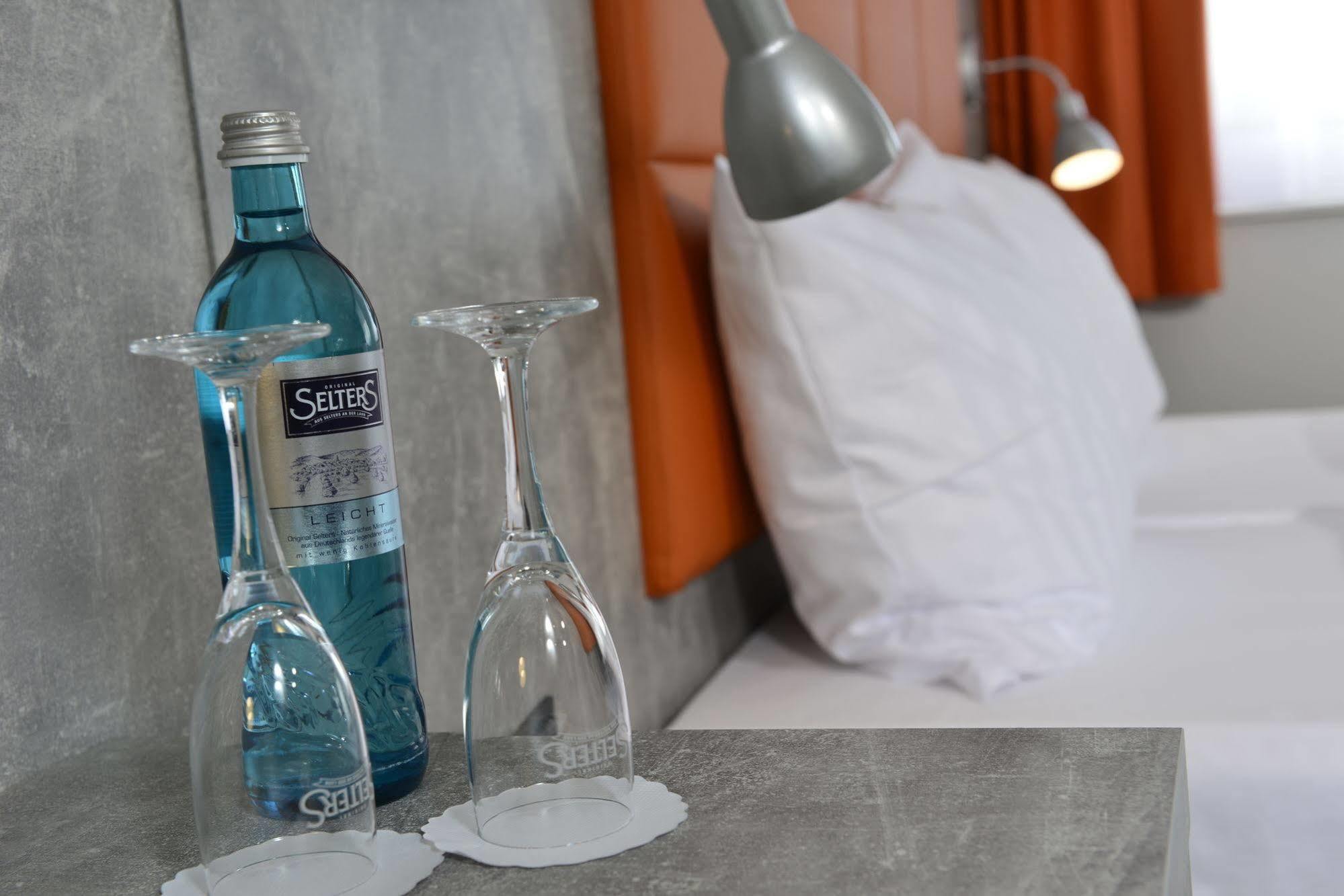 Sleepysleepy Hotel Giessen Linden  ภายนอก รูปภาพ