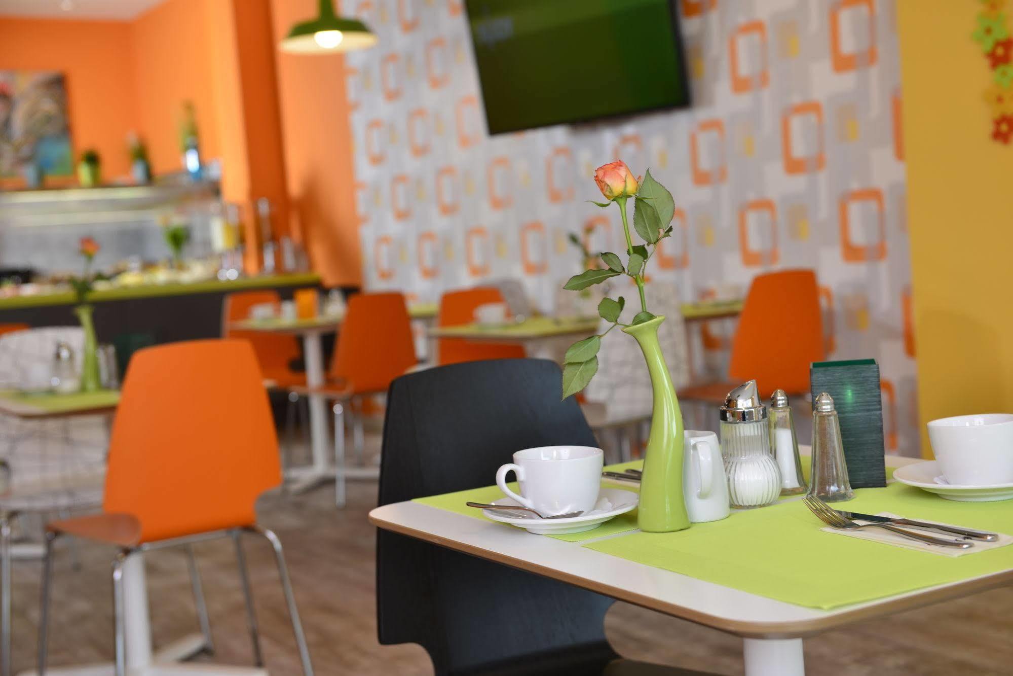 Sleepysleepy Hotel Giessen Linden  ภายนอก รูปภาพ